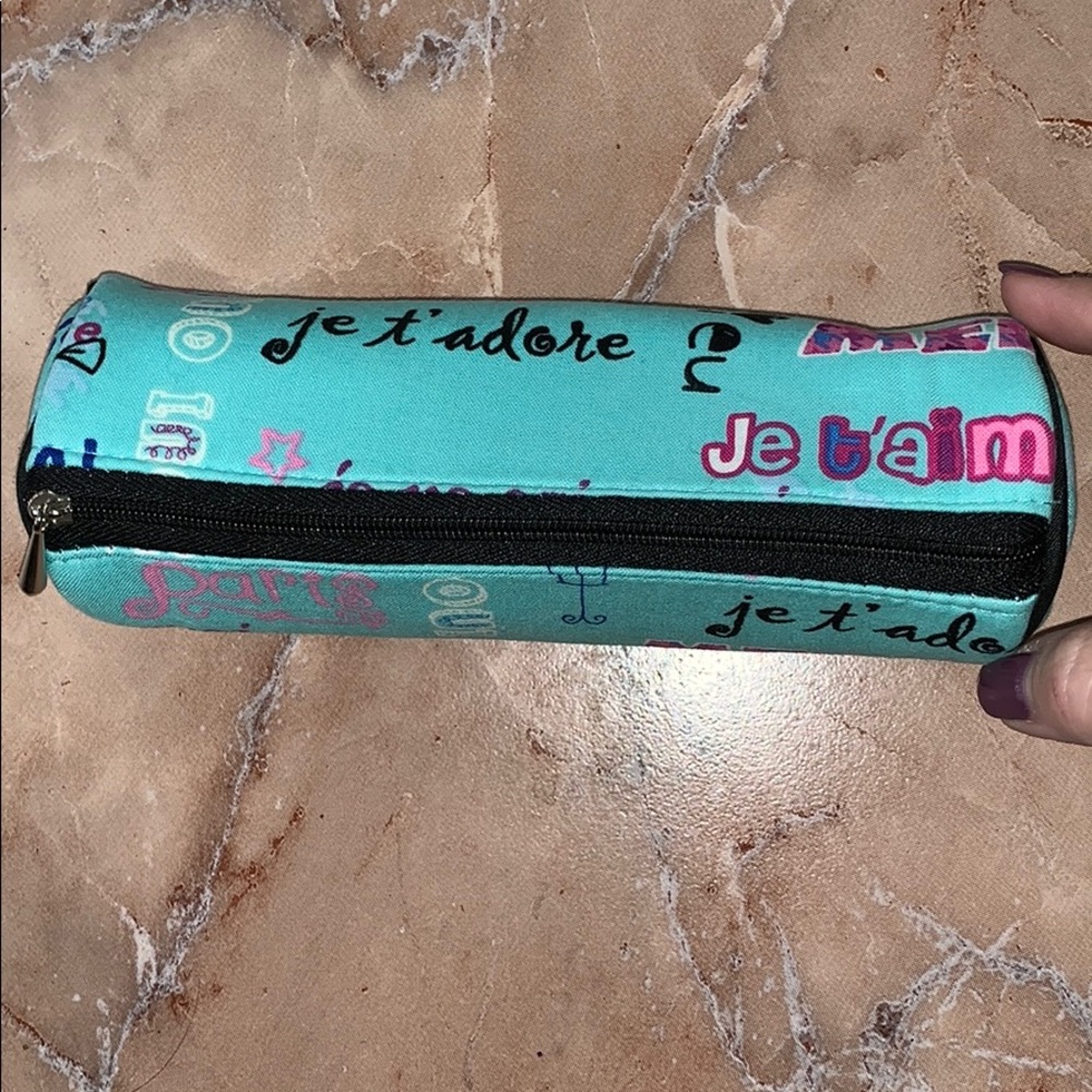 NWOT - “Paris” small round bag